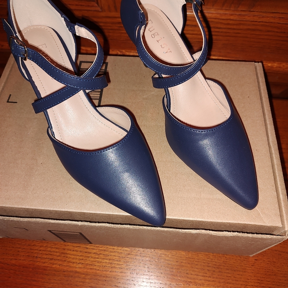 Navy blue kitten heels 6.5/37